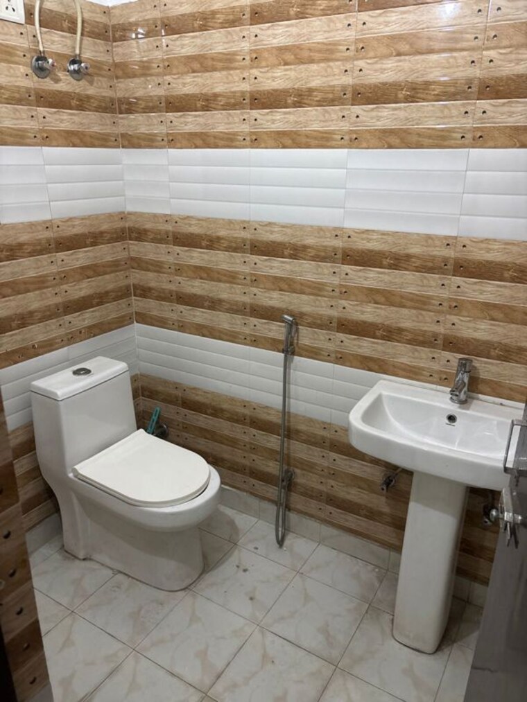Bathroom, vasundhara sector 13 1 Bedroom 700 Sq.Ft. Apartment In Vasundhara Sector 13 Ghaziabad 9802068