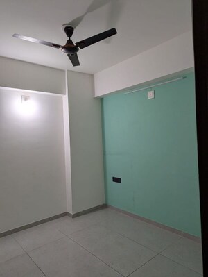 Room in 3 BHK Apartment at Shela – for Rent