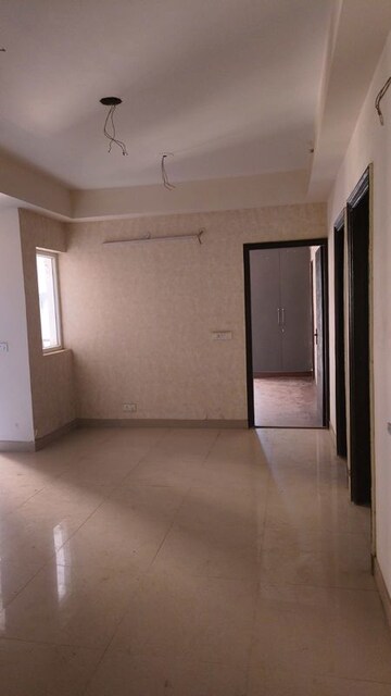 Room in 3 BHK Apartment at Amrapali Crystal Homes, Sector 76 – for Rent
