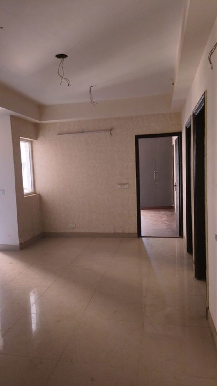 Room, amrapali-crystal-homes 3 Bedroom 1700 Sq.Ft. Apartment In Sector 76 Noida 9802167