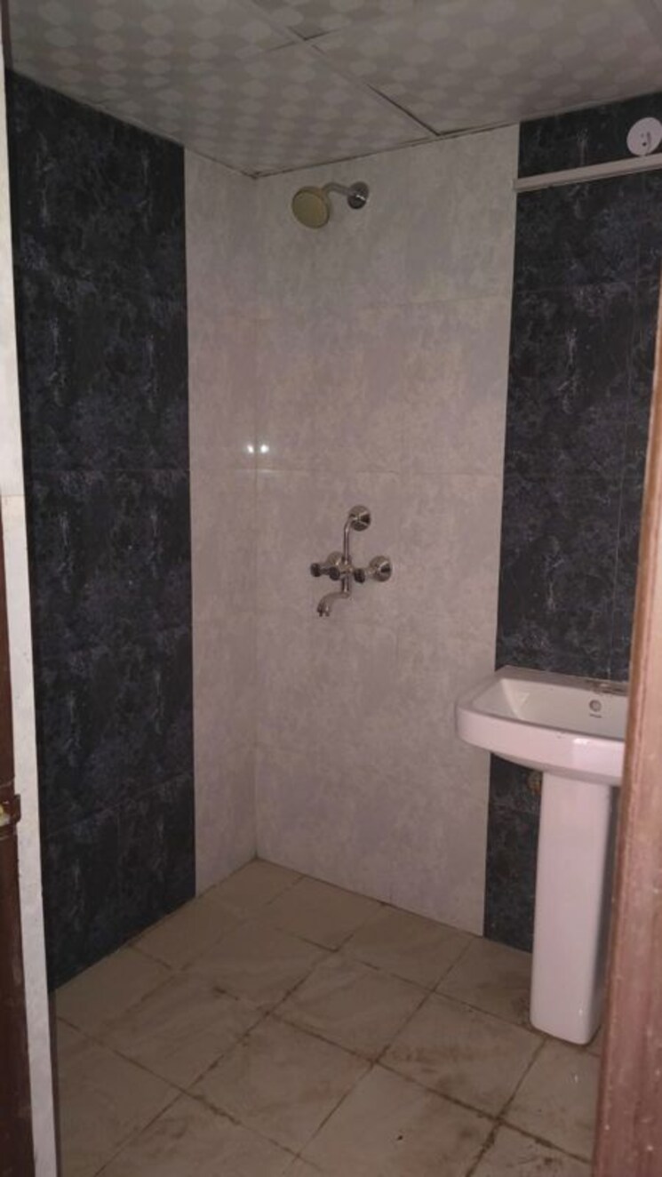 Bathroom, amrapali-crystal-homes 3 Bedroom 1700 Sq.Ft. Apartment In Sector 76 Noida 9802167