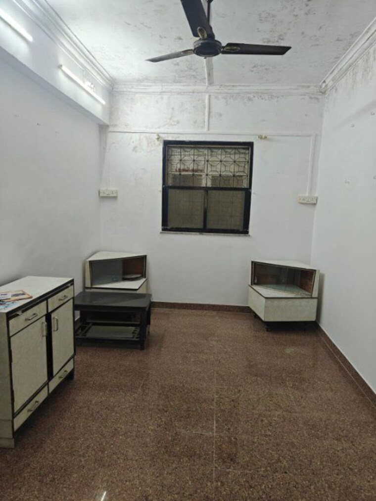 Room, patel-chs-giragaon 2 Bedroom 585 Sq.Ft. Apartment In Girgaon Mumbai 9802146