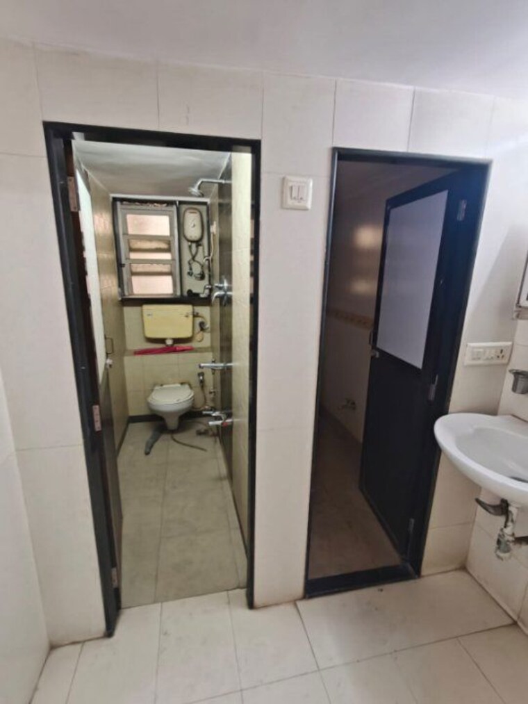 Bathroom, patel-chs-giragaon 2 Bedroom 585 Sq.Ft. Apartment In Girgaon Mumbai 9802146