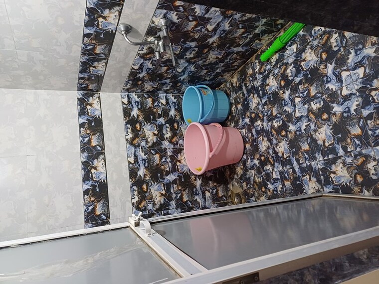 Bathroom, pawne Pg For Girls In Pawne 9802211