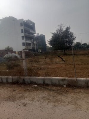  Plot For Sale in BPTP Parklands, Sector 76
