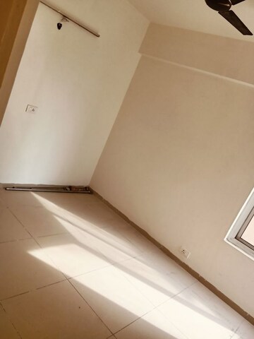 Room in 2 BHK Apartment at Wave Dream Homes, Wave City – for Rent