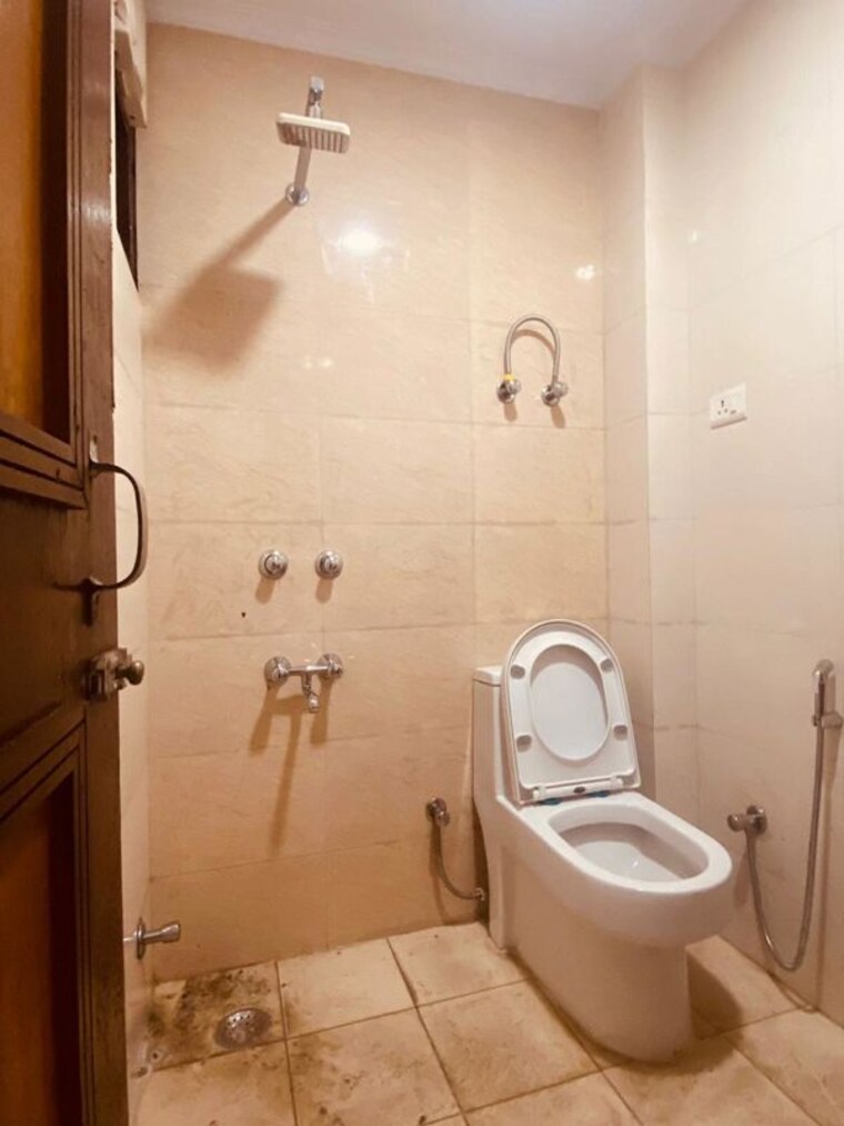 Bathroom, malviya nagar 2 Bedroom 1000 Sq.Ft. Builder Floor In Malviya Nagar Delhi 9800725