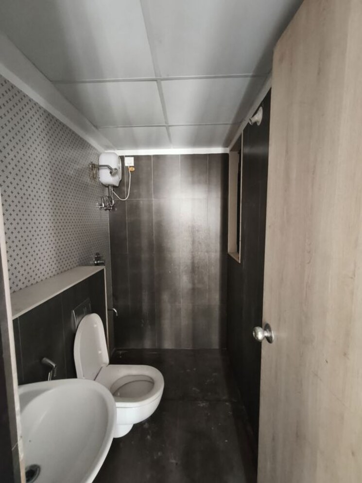 Bathroom, lodha-lakeshore-greens 1.5 Bedroom 638 Sq.Ft. Apartment In Dombivli East Thane 9802514