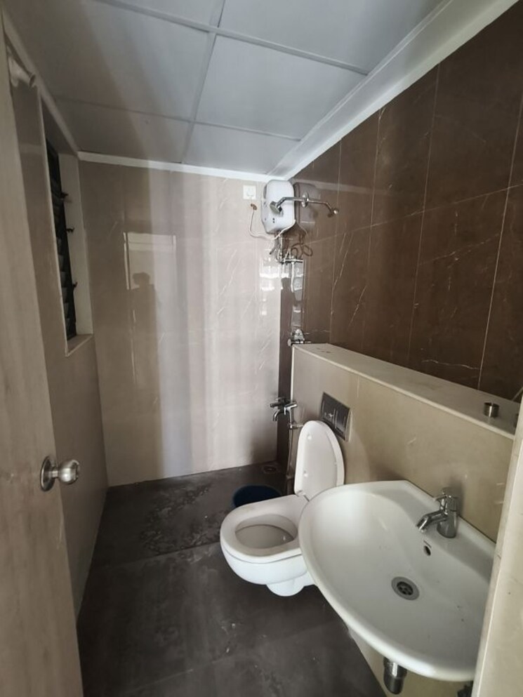 Bathroom, lodha-downtown 1.5 Bedroom 638 Sq.Ft. Apartment In Dombivli East Thane 9802785