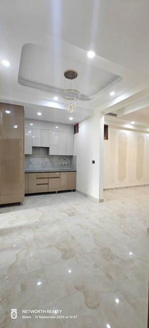 Room in 3 BHK Builder Floor at BPTP District Phase 2, Sector 84 – for Sale