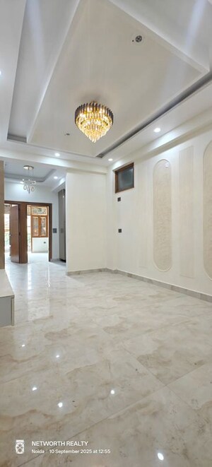 Room in 3 BHK Builder Floor at BPTP District Phase 2, Sector 84 – for Sale