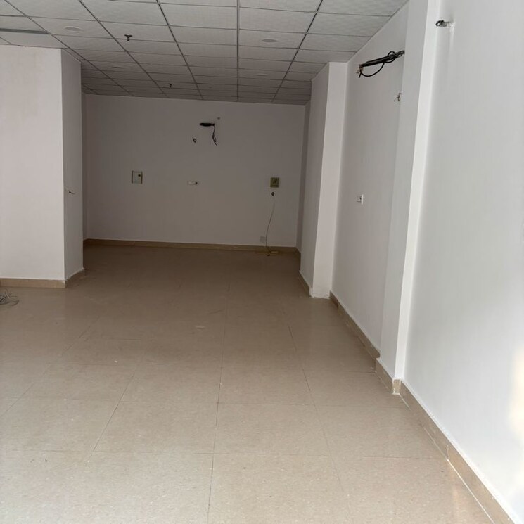 Room, vipul-plaza-faridabad Commercial Office Space 588 Sq.Ft. In Sector 81 Faridabad 9803192