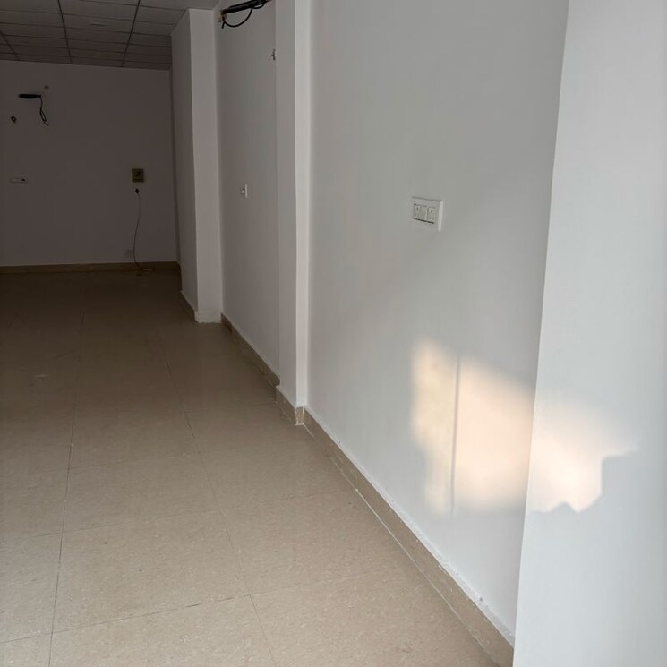 Room, vipul-plaza-faridabad Commercial Office Space 588 Sq.Ft. In Sector 81 Faridabad 9803192