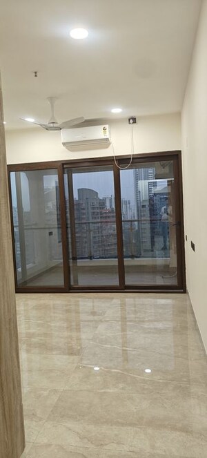 Room in 2 BHK Apartment at Level The Residences, Andheri West – for Rent