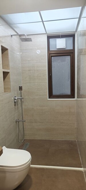 Room in 2 BHK Apartment at Level The Residences, Andheri West – for Rent