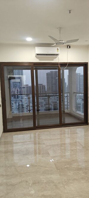 Room in 2 BHK Apartment at Level The Residences, Andheri West – for Rent