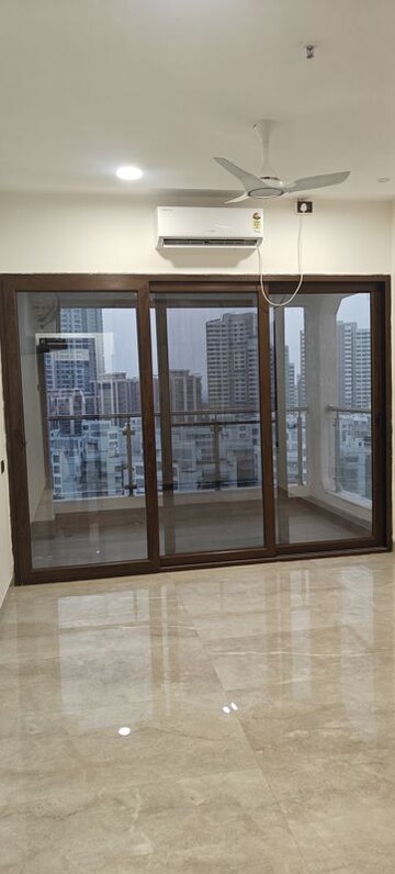 Room in 2 BHK Apartment at Level The Residences, Andheri West – for Rent