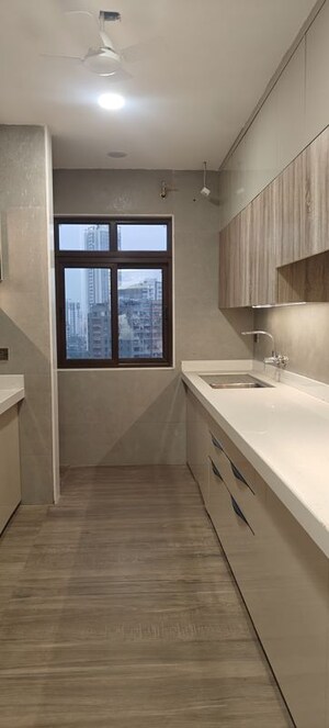 Room in 2 BHK Apartment at Level The Residences, Andheri West – for Rent