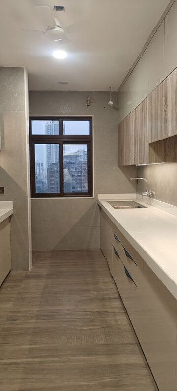 Room in 2 BHK Apartment at Level The Residences, Andheri West – for Rent