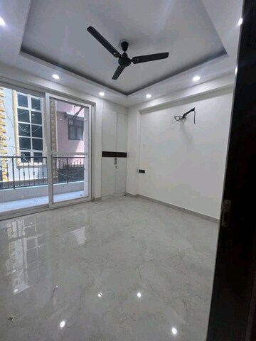 Room in 3 BHK Builder Floor at Chattarpur – for Rent