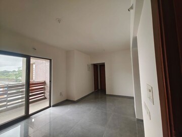 Room in 2 BHK Apartment at Amit Ved Vihar, Kothrud – for Rent