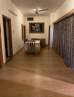 Room in 3 BHK Apartment at Butler Colony – for Rent