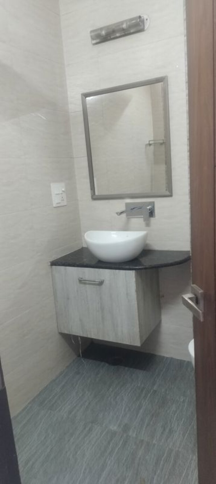 Bathroom, janakpuri 2 Bedroom 100 Sq.Yd. Apartment In Janakpuri Delhi 9803700