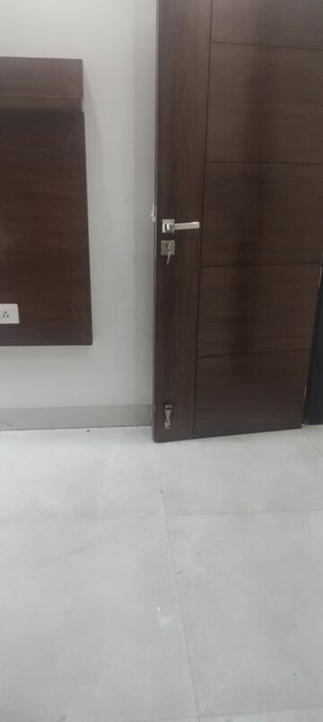 Room in 2 BHK Apartment at Janakpuri – for Rent
