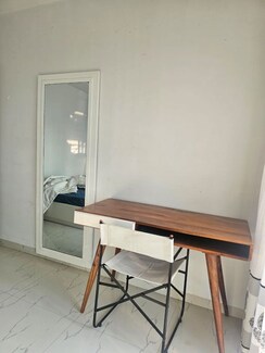 4 BHK + Servant Room Apartment For Rent in Rustomjee Oriana