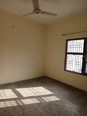 Room in 2 BHK Independent House at Kaimwala – for Rent