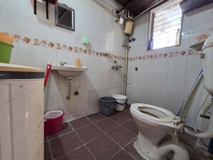 Bathroom in 1 BHK Apartment at Summit Apartment, Goregaon East – for Rent