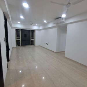 Room in 4 BHK Apartment at Lodha Kiara, Kamala Mill – for Rent