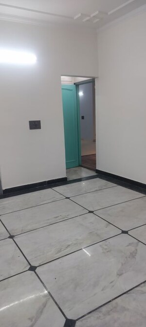 Room in 4 BHK Builder Floor at Janakpuri – for Rent