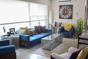 Living Room in 3 BHK Apartment at Sea Garden View, Santacruz West – for Sale