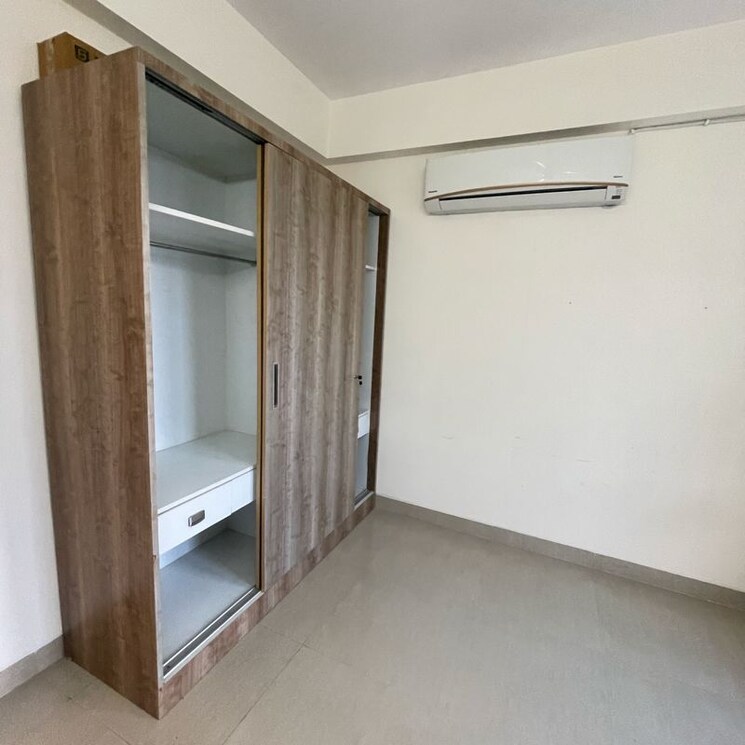 Room, emaar-the-palm-drive-palm-studios 2 Bedroom 1288 Sq.Ft. Apartment In Sector 66 Gurgaon 9804090