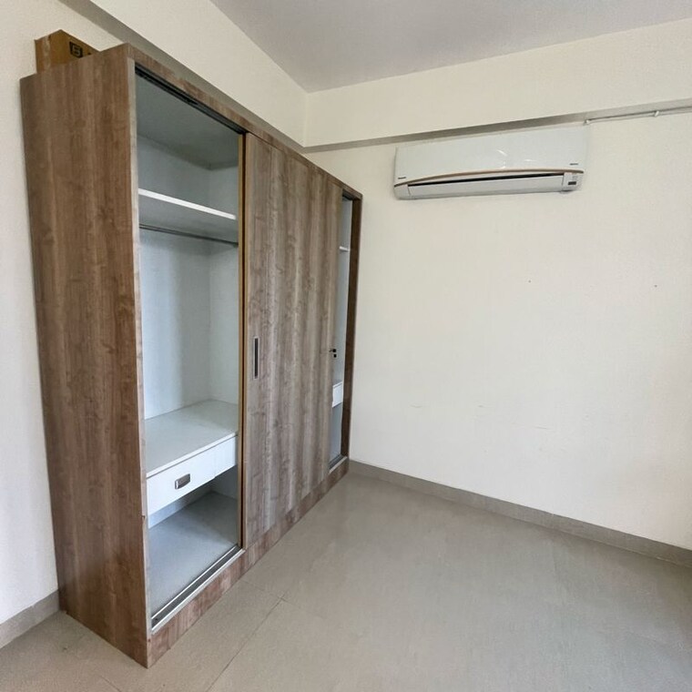 Room, emaar-the-palm-drive-palm-studios 2 Bedroom 1288 Sq.Ft. Apartment In Sector 66 Gurgaon 9804090