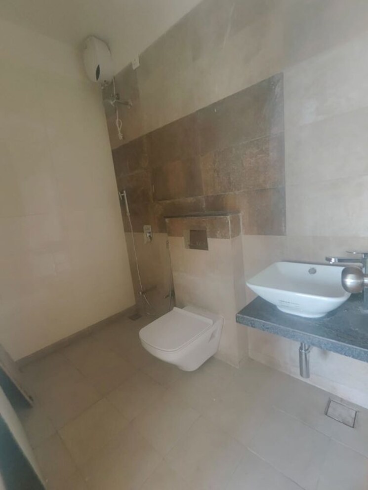 Bathroom, chandak-stella 3 Bedroom 881 Sq.Ft. Apartment In Goregaon West Mumbai 9804153