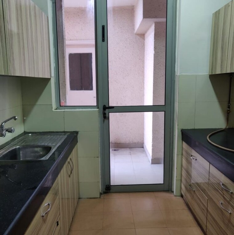 Kitchen, pioneer-park-phase-1 3 Bedroom 1750 Sq.Ft. Apartment In Sector 61 Gurgaon 9804156