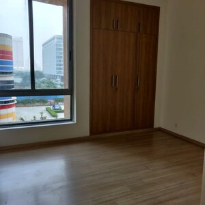 Room in 3 BHK Apartment at Pioneer Park Phase 1, Sector 61 – for Rent