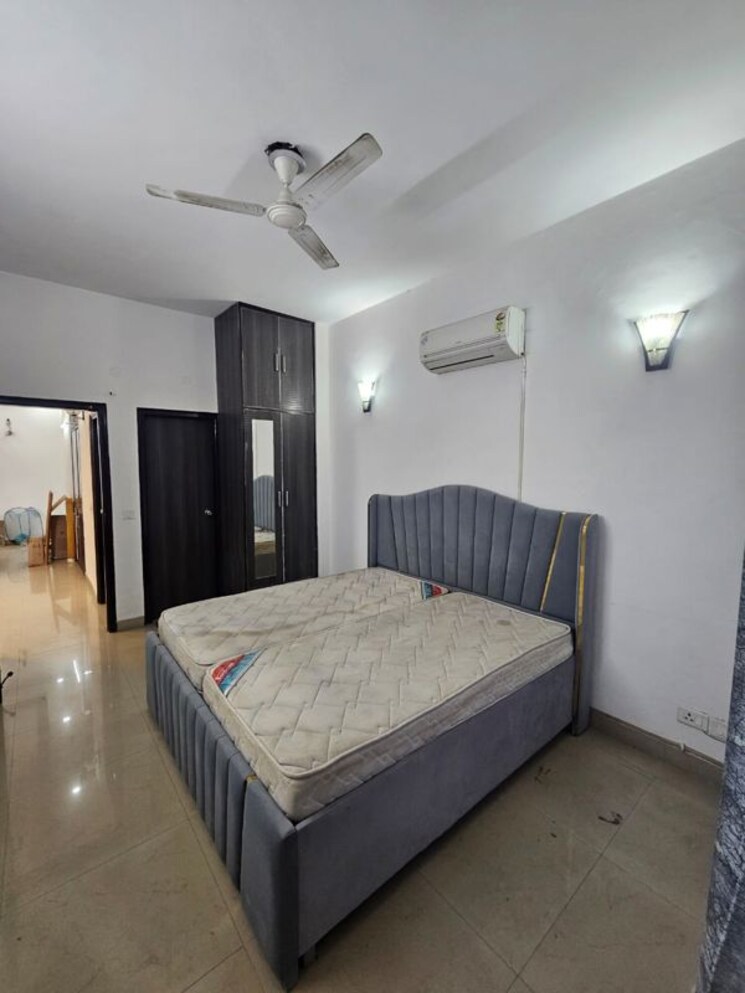 Bedroom, sector 55 3 Bedroom 1800 Sq.Ft. Builder Floor In Sector 55 Gurgaon 9804235