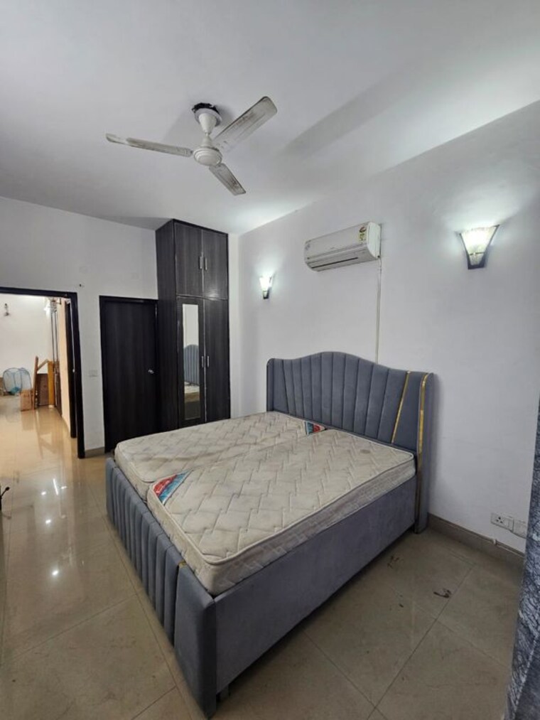Bedroom, sector 55 3 Bedroom 1800 Sq.Ft. Builder Floor In Sector 55 Gurgaon 9804235