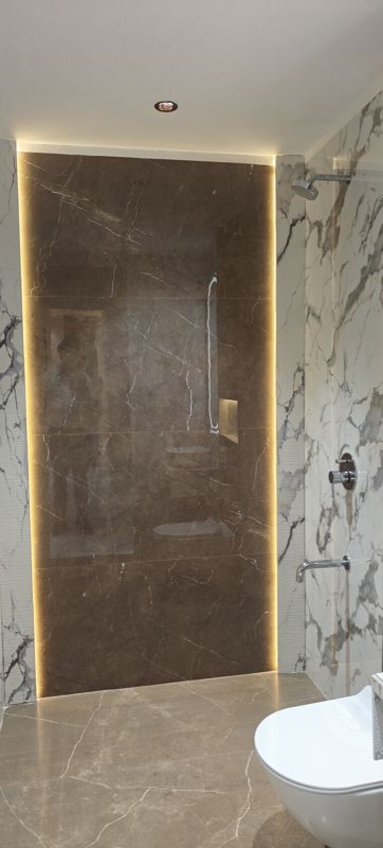 undefined, dev-leo-tower 2 Bedroom 670 Sq.Ft. Apartment In Oshiwara Mumbai 9804247