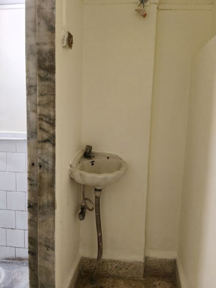 Bathroom, pride-of-vakola 1 RK 225 Sq.Ft. Apartment In Santacruz East Mumbai 9804256