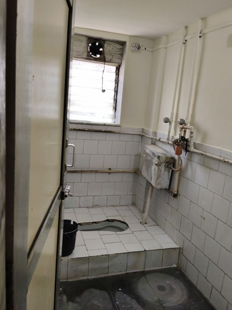 Bathroom, pride-of-vakola 1 RK 225 Sq.Ft. Apartment In Santacruz East Mumbai 9804256