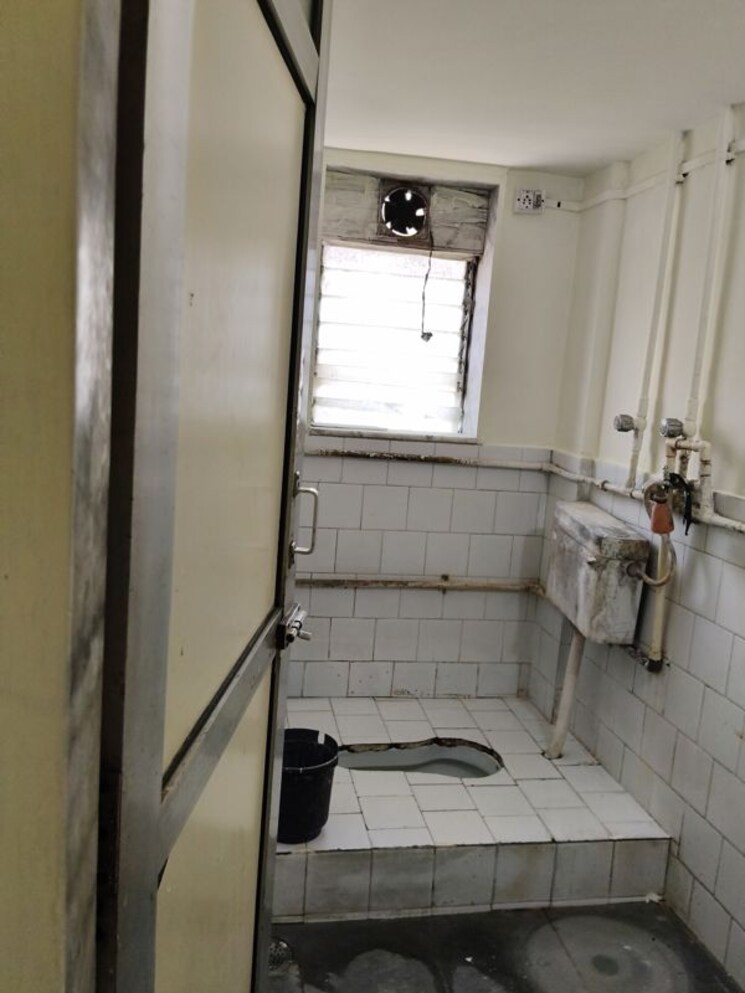 Bathroom, pride-of-vakola 1 RK 225 Sq.Ft. Apartment In Santacruz East Mumbai 9804256