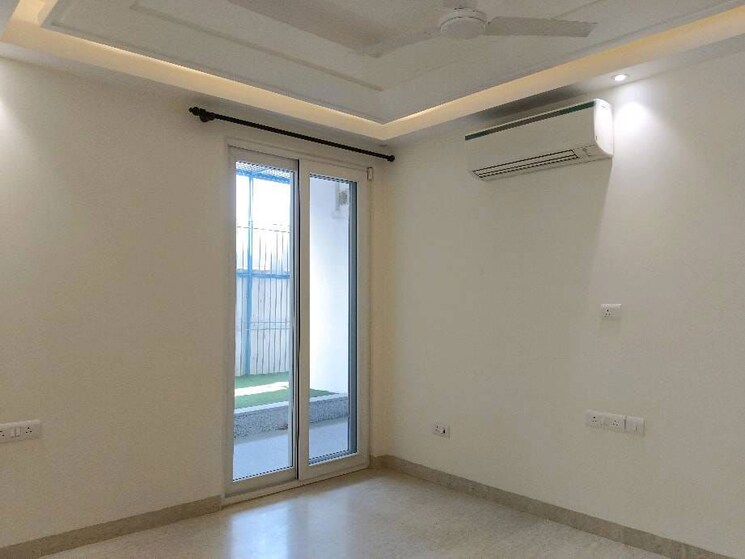 Room, defence colony 4 Bedroom 3600 Sq.Ft. Builder Floor In Defence Colony Delhi 9804271