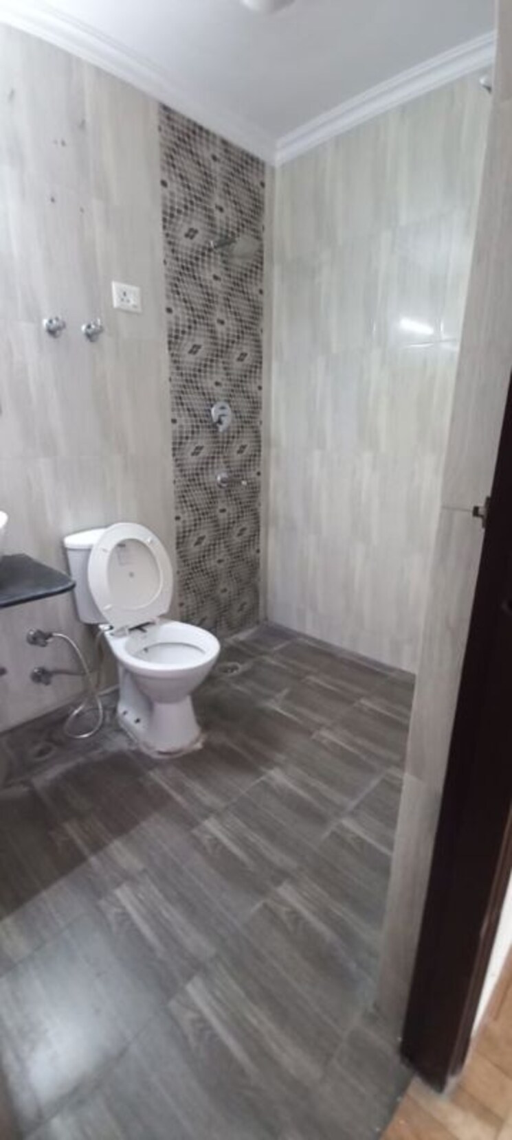Attached Bathroom, sector 4 dwarka 3 Bedroom 1500 Sq.Ft. Apartment In Sector 4 Dwarka Delhi 9804359