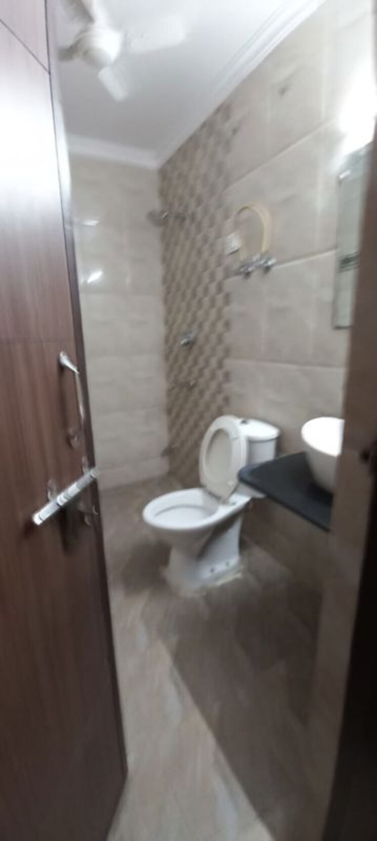 Bathroom, sector 4 dwarka 3 Bedroom 1500 Sq.Ft. Apartment In Sector 4 Dwarka Delhi 9804359