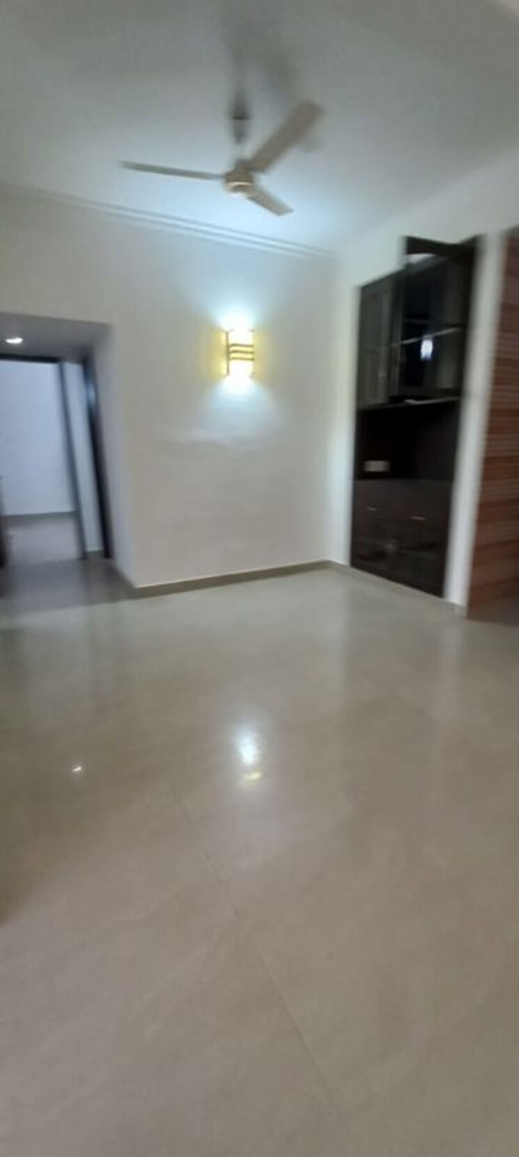 Room, sector 4 dwarka 3 Bedroom 1500 Sq.Ft. Apartment In Sector 4 Dwarka Delhi 9804359