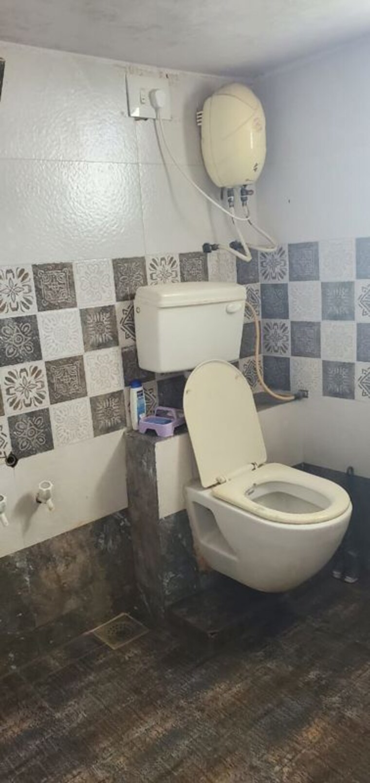 Bathroom, satellite 1 Bedroom 900 Sq.Ft. Villa In Satellite Ahmedabad 9804274